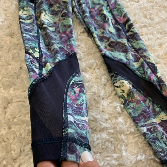 Lululemon high rise leggings, size 6 - Picture 5 of 6